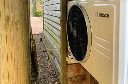 Kirk replaced an old faulty air conditioning unit in a Northampton office during heatwave